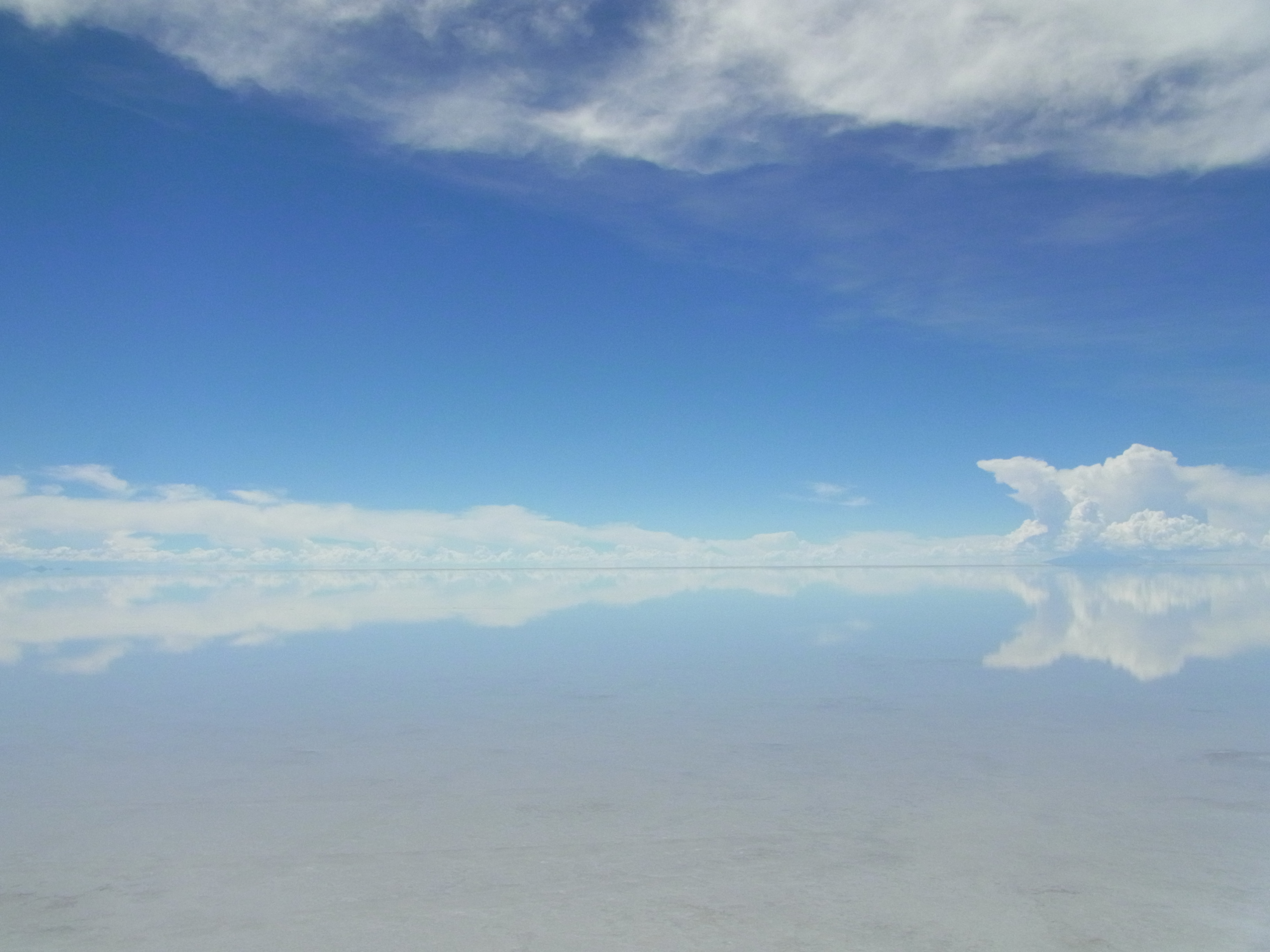 ウユニ塩湖 古代から続く湖の絶景で天空の鏡に映り込む 夜には満天の星さえも ボリビア Trieat