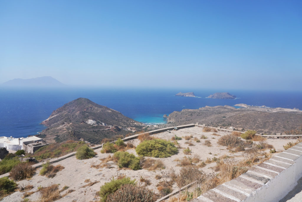 プラカキャッスル ミロス島が一望できる丘の上 誰が為に鐘は鳴るのか ミロス島プラカ Trieat