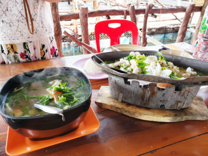 【Bang Mud Seafoods】えっ、こんな所に？ 船で行くしかない珍しい海上レストランでハラハラドキドキの事件が…… | プーケット