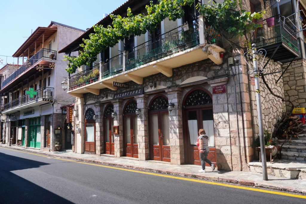 アラホヴァ パルナッソス山の麓 時計と共にある山間の可愛い街 アラホヴァ Trieat