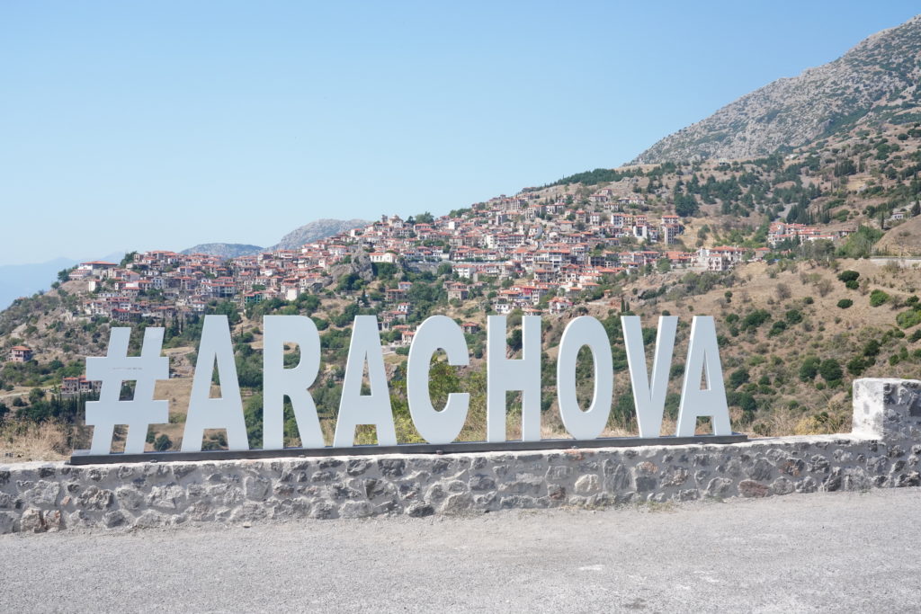 アラホヴァ パルナッソス山の麓 時計と共にある山間の可愛い街 アラホヴァ Trieat