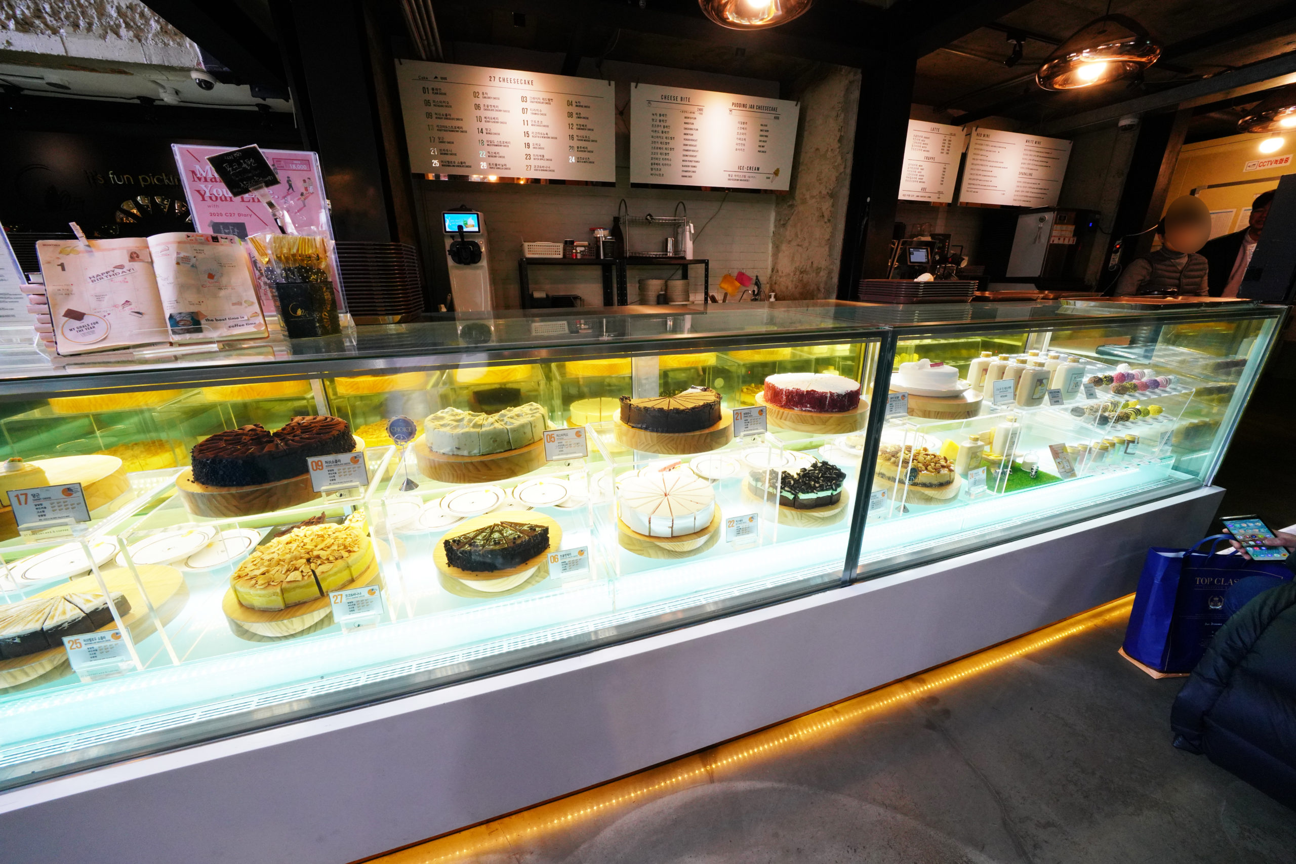 C27 27種類のチーズケーキと異なるインテリアの韓国カフェで非日常なひとときを過ごそう ソウル市 Trieat