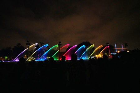 【レセルバ公園】夜のリマには大人も子供も楽しめる幻想的な噴水ショーがありますよ！ | リマ